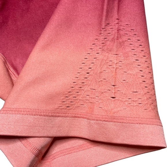 PINK Victoria’s Secret Ombré Perforated Bike Shorts Maroon and Pink Large - Picture 2 of 6